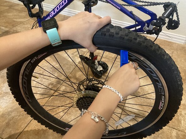 Ozone 500 Mountian Bike Rear Tire Tube Replacement: crwdns2935265:010crwdnd2935265:03crwdnd2935265:03crwdne2935265:0