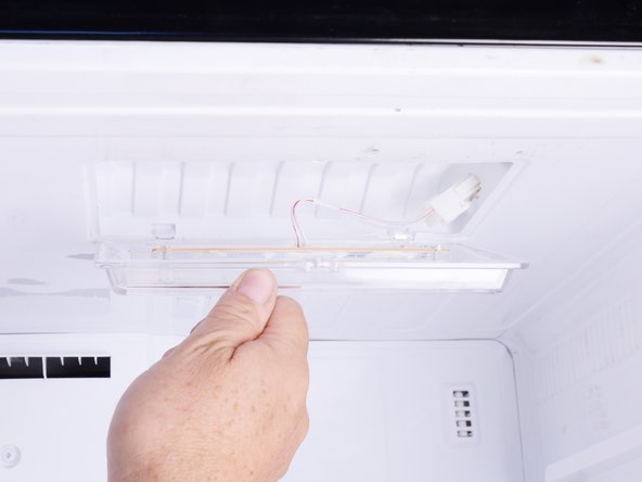 LG Refrigerator Model LFX25973 Freezer Light Replacement, Unfasten the freezer light: crwdns2935265:08crwdnd2935265:02crwdnd2935265:02crwdne2935265:0