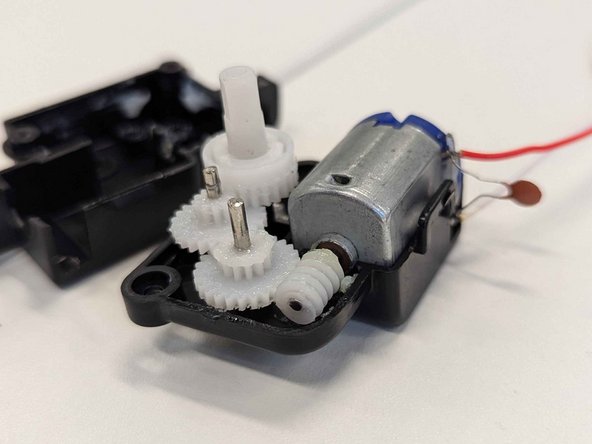 Robot Vacuum Cleaner Disassembly Guide, Disassembling the Motors: crwdns2935265:014crwdnd2935265:02crwdnd2935265:03crwdne2935265:0