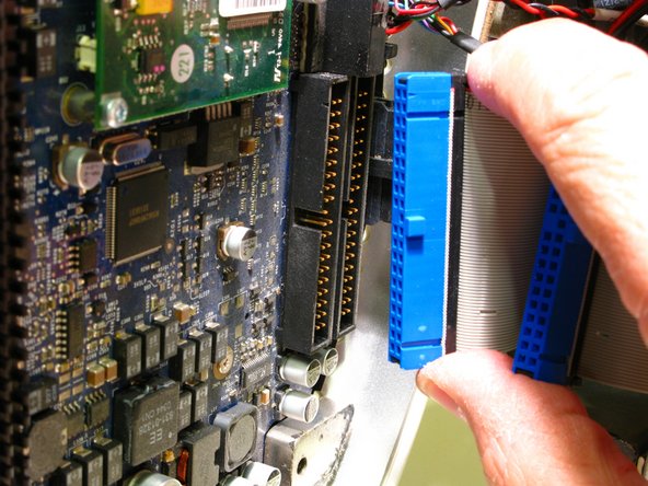 iMac G4 17" Model M9168LLA Hard Drive Replacement: crwdns2935265:07crwdnd2935265:02crwdnd2935265:02crwdne2935265:0