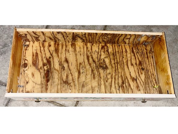 How to Replace Wooden Dresser Drawers: crwdns2935265:08crwdnd2935265:03crwdnd2935265:03crwdne2935265:0