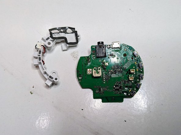 Sony SRS-XB10 circuit board removal, Remove the plastic component cover: crwdns2935265:07crwdnd2935265:03crwdnd2935265:03crwdne2935265:0