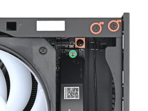 Framework Desktop Primary Storage Replacement, Remove the primary storage heat spreader screw: crwdns2935265:010crwdnd2935265:02crwdnd2935265:03crwdne2935265:0