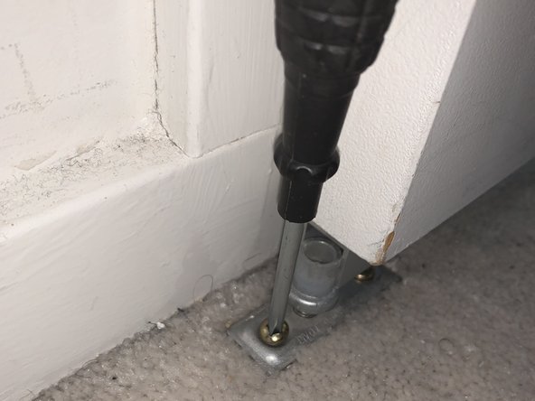 How to Repair an Unstable Sliding Door: passo 4, imagem 2 %32