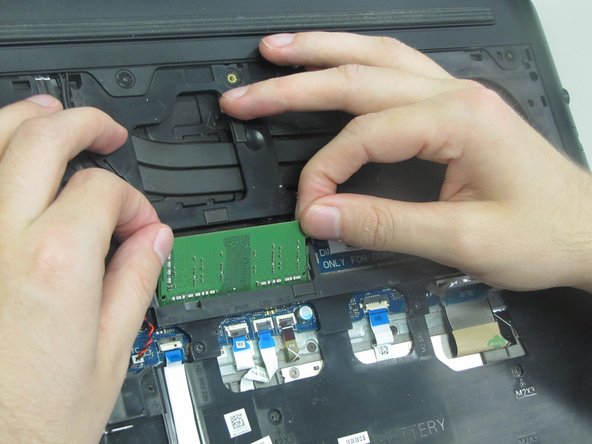 Dell G7 15-7588 RAM Replacement: crwdns2935265:06crwdnd2935265:02crwdnd2935265:02crwdne2935265:0