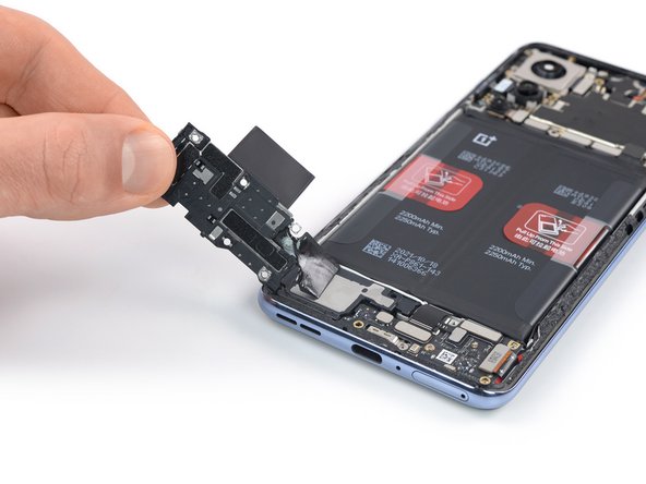 OnePlus Nord 2 5G Battery Replacement, Remove the daughterboard cover: crwdns2935265:018crwdnd2935265:02crwdnd2935265:03crwdne2935265:0