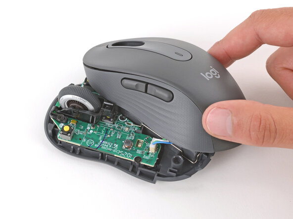How to Open Your Logitech Signature M650 Wireless Mouse, Reposition the top half: crwdns2935265:06crwdnd2935265:01crwdnd2935265:02crwdne2935265:0