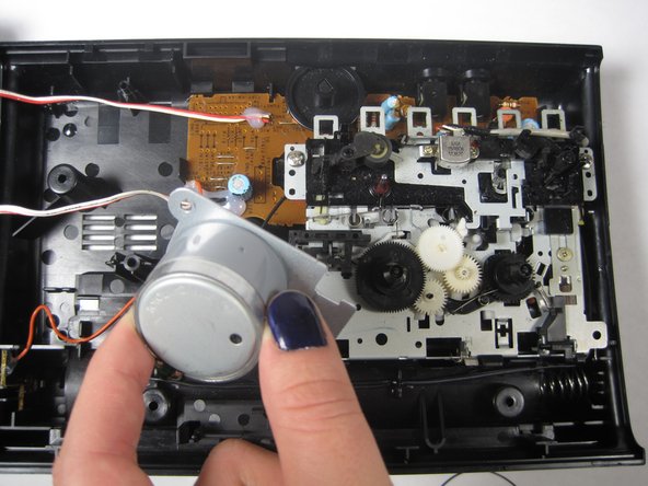 Sony TCM-919 Cassette-Corder Motherboard Replacement, Remove Motor: crwdns2935265:04crwdnd2935265:02crwdnd2935265:02crwdne2935265:0