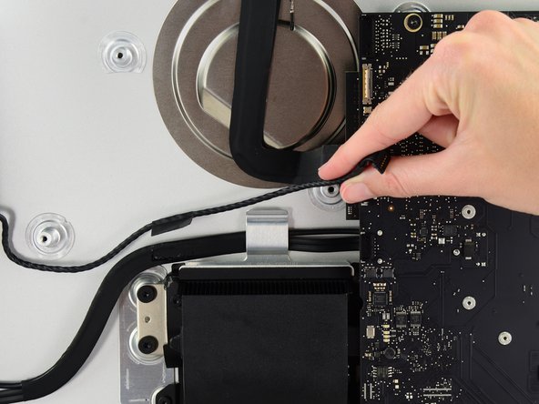 iMac Intel 21.5" EMC 2638 Blade SSD Replacement: crwdns2935265:052crwdnd2935265:02crwdnd2935265:03crwdne2935265:0