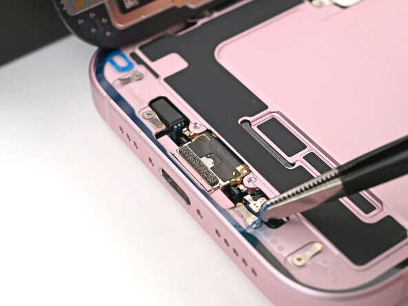 iPhone 15 Screen Replacement: 步骤 56 中的图像 1，3