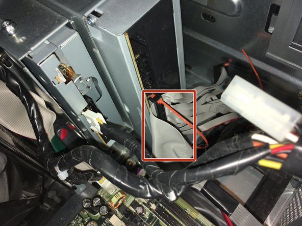 Dell Optiplex GX620 Motherboard  Replacement, Remove the DVD cable: stap 0, afbeelding 3 van 3