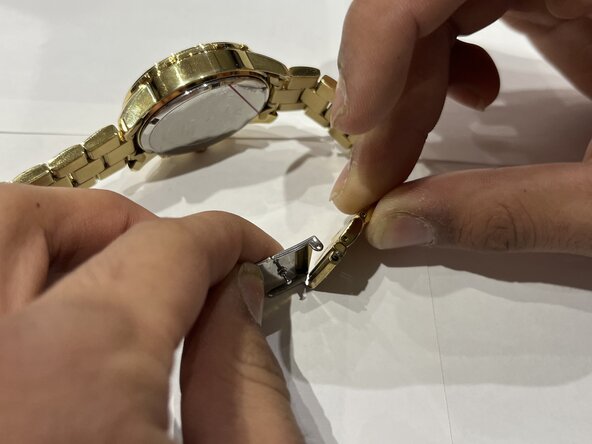 How to Replace a Guess W0016L2 Watch Battery: crwdns2935265:09crwdnd2935265:02crwdnd2935265:03crwdne2935265:0