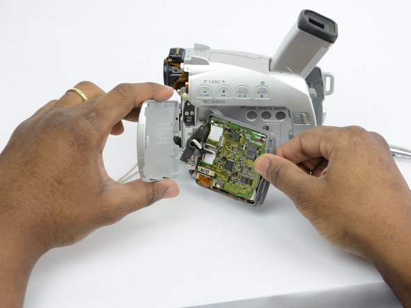 Canon ZR70MC LCD Component Replacement: crwdns2935265:011crwdnd2935265:03crwdnd2935265:03crwdne2935265:0