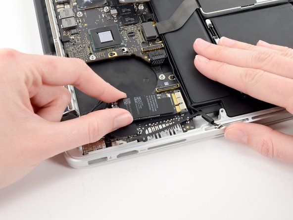 MacBook Pro 13" Retina Display Late 2012 I/O Board Replacement: crwdns2935265:021crwdnd2935265:02crwdnd2935265:02crwdne2935265:0