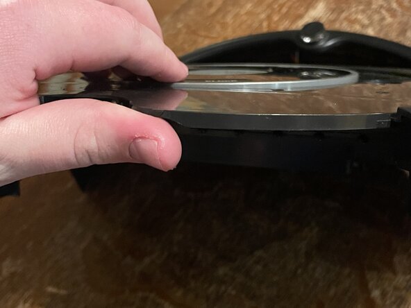 iRobot Roomba 581 Teardown, Top of Chassis: crwdns2935265:07crwdnd2935265:02crwdnd2935265:02crwdne2935265:0