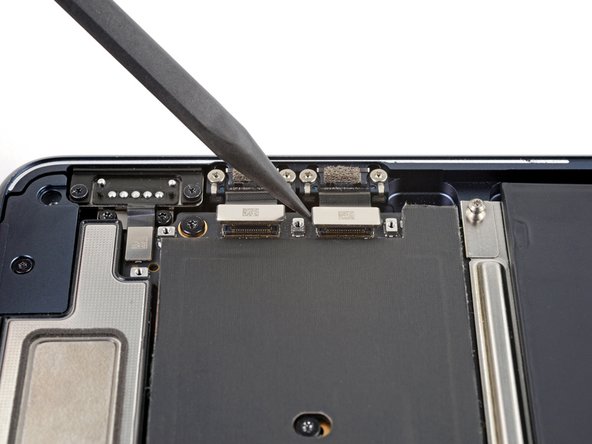 MacBook Air 2022 (M2) Thunderbolt Ports Replacement, Disconnect the Thunderbolt ports: crwdns2935265:013crwdnd2935265:03crwdnd2935265:03crwdne2935265:0