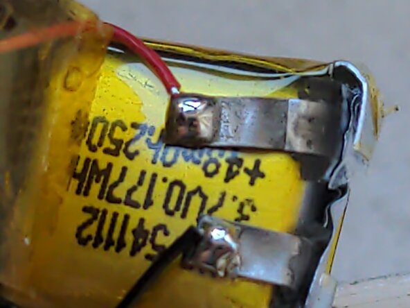 JBL Wave Beam Earbud Disassembly, Desolder the old battery: crwdns2935265:03crwdnd2935265:01crwdnd2935265:01crwdne2935265:0
