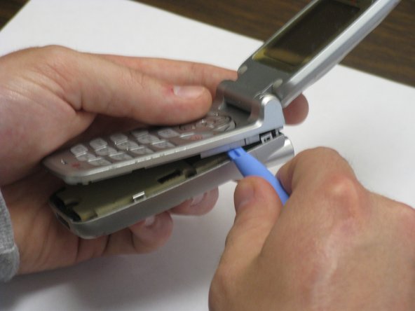 LG VX4400 Microphone Replacement: crwdns2935265:05crwdnd2935265:02crwdnd2935265:03crwdne2935265:0