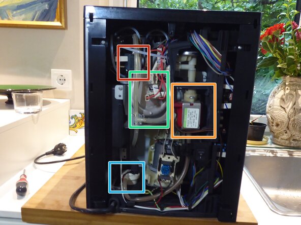 DeLonghi ESAM 5600 Perfecta openen, Achterpaneel verwijderen: stap 2, afbeelding 2 van 2