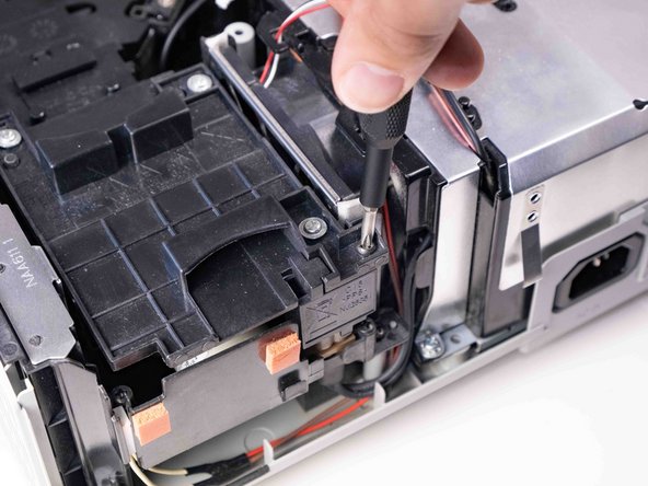 Hitachi CP-X2010N Lamp Replacement: crwdns2935265:016crwdnd2935265:02crwdnd2935265:02crwdne2935265:0