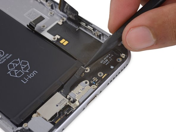 iPhone 6s Plus Lightning 接口和耳机插口, Lightning 接口和耳机插口: 步骤 58 中的图像 2，2