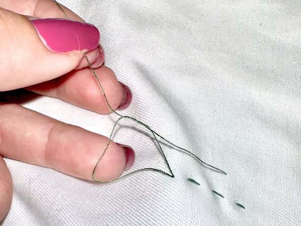 How to Hand Stitch a Patch to Clothing: crwdns2935265:06crwdnd2935265:02crwdnd2935265:03crwdne2935265:0