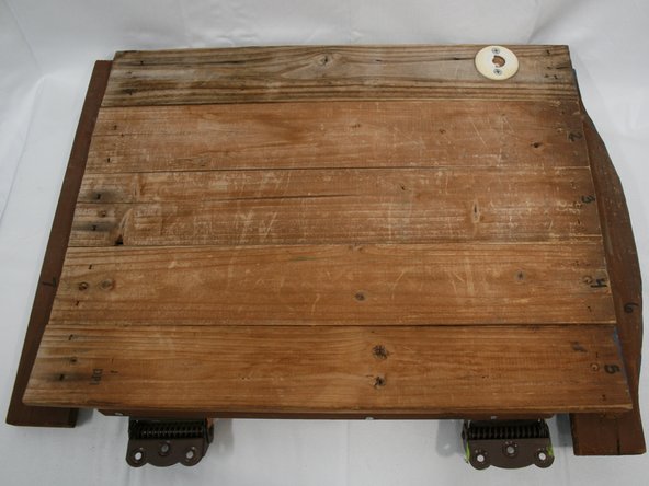 How to Repair a Broken Playhouse Door: crwdns2935265:03crwdnd2935265:02crwdnd2935265:02crwdne2935265:0