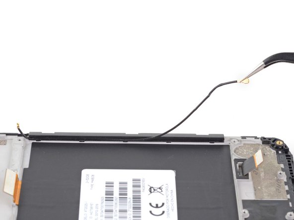 Motorola Moto E6 Plus Display Replacement, Remove the coaxial cable: crwdns2935265:039crwdnd2935265:02crwdnd2935265:03crwdne2935265:0