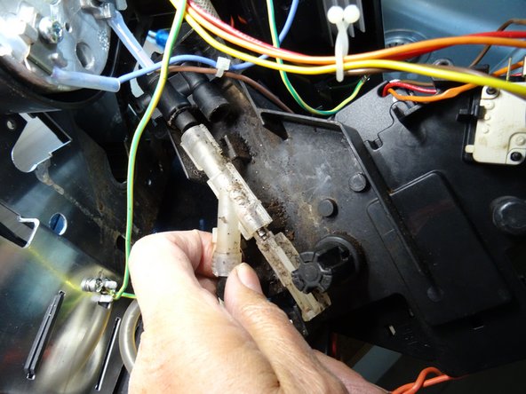 Nivona Caferomatica 770 Drainageventil tauschen: crwdns2935265:011crwdnd2935265:03crwdnd2935265:03crwdne2935265:0