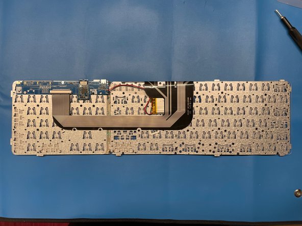 Satechi Aluminum Keyboard Disassembly, Remove plastic cover: crwdns2935265:04crwdnd2935265:02crwdnd2935265:03crwdne2935265:0