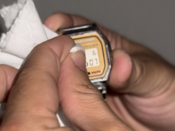How to Remove the Scratches from an Acrylic Watch Face: crwdns2935265:05crwdnd2935265:02crwdnd2935265:02crwdne2935265:0