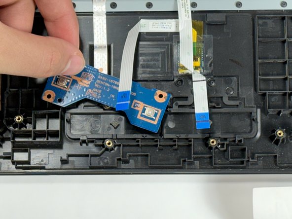 Samsung Notebook 5 NP530E5M Touchpad Button Board Replacement: passo 10, immagine 3 di 3