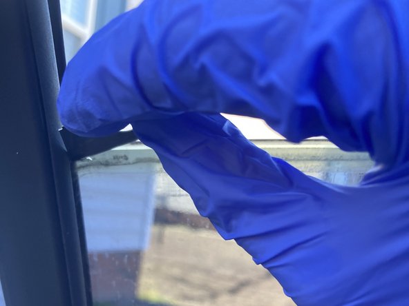 Removing Aftermarket Vehicle Window Tinting: crwdns2935265:03crwdnd2935265:02crwdnd2935265:03crwdne2935265:0