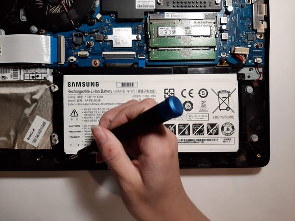 Samsung Odyssey NP800G5M Screen Replacement: step 4, image 2 of 3