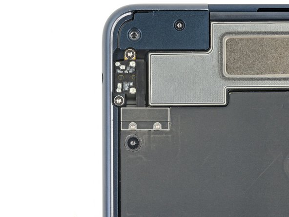 MacBook Air 2022 (M2) Headphone Jack Replacement, Unfasten the headphone jack connector cover: crwdns2935265:011crwdnd2935265:02crwdnd2935265:02crwdne2935265:0