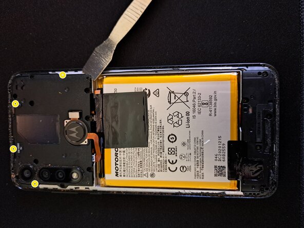 Motorola Moto G Power (2020)/G8 Power Display Replacement, Unclip motherboard's plastic cover: crwdns2935265:04crwdnd2935265:01crwdnd2935265:03crwdne2935265:0