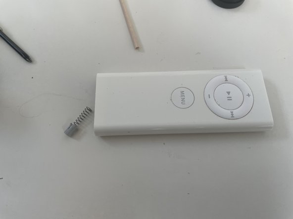 Apple remote (A1156 EMC 2086) Teardown, Reveal the screws: crwdns2935265:02crwdnd2935265:02crwdnd2935265:03crwdne2935265:0