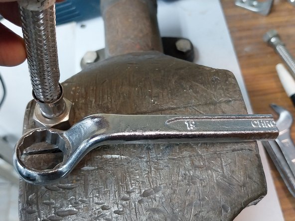 Construcción casera de una llave fija acodada mini, para latiguillos  de 3/8 - Fontanería en espacios pequeños.: paso 5, imagen 3 de 3