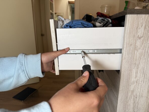 Ashley Furniture's 5 Drawer Chest Drawer Slide Replacement, Drawer Slide: crwdns2935265:01crwdnd2935265:02crwdnd2935265:03crwdne2935265:0