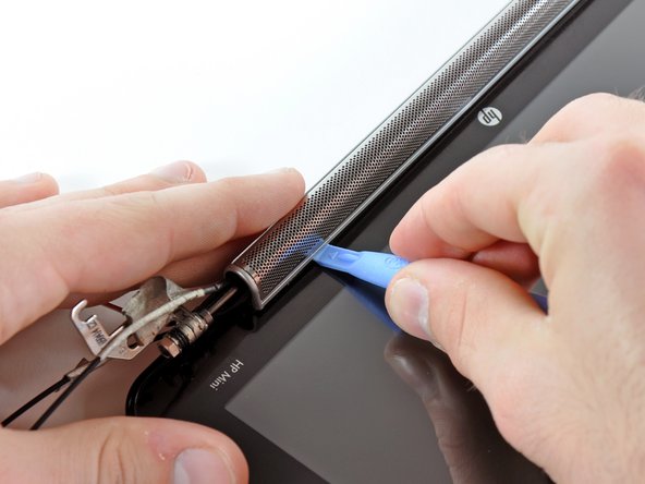 HP Mini 1000 Front Display Bezel Replacement: 手順 36、 2の画像 2