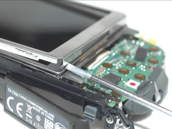 Repairing Casio Exilim EX-Z350 Lens mechanics, Remove display frame: crwdns2935265:06crwdnd2935265:02crwdnd2935265:03crwdne2935265:0