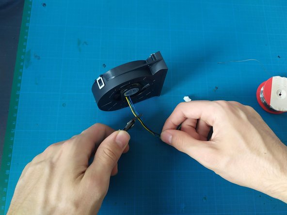 6- Montage PC Infinity, Modification du câble du ventilateur (suite): étape 8, image 1 de 3