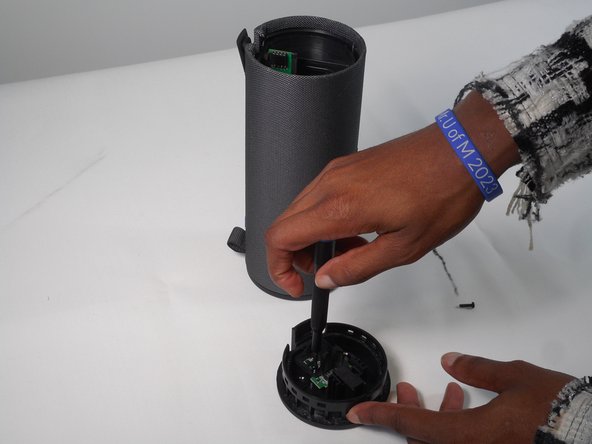 Logitech UE MegaBoom 3 USB Port Replacement, USB Port: crwdns2935265:03crwdnd2935265:02crwdnd2935265:03crwdne2935265:0