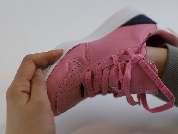 How to Repair an Upper Delamination, Pressing both parts together: crwdns2935265:05crwdnd2935265:03crwdnd2935265:03crwdne2935265:0