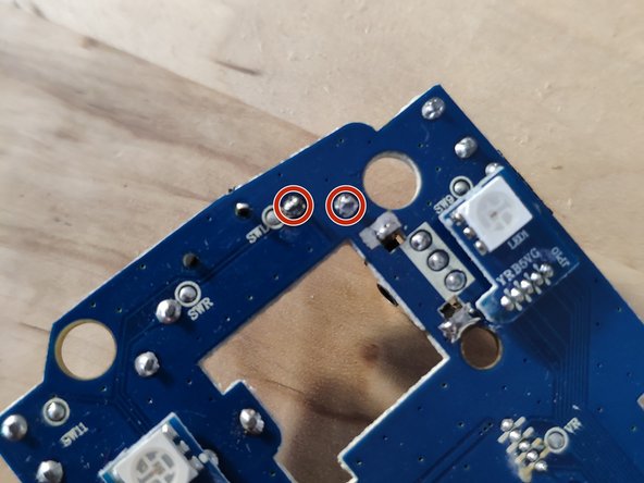 Roccat Tyon omron switch Replacement, solder the new switch: crwdns2935265:08crwdnd2935265:01crwdnd2935265:02crwdne2935265:0