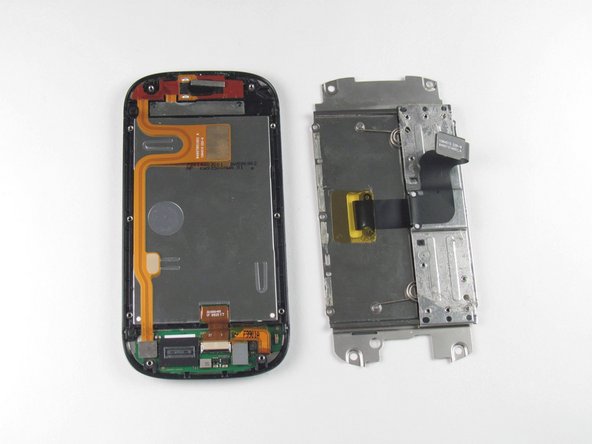 Disassembling Motorola Cliq LCD Shield Plate: crwdns2935265:020crwdnd2935265:02crwdnd2935265:02crwdne2935265:0