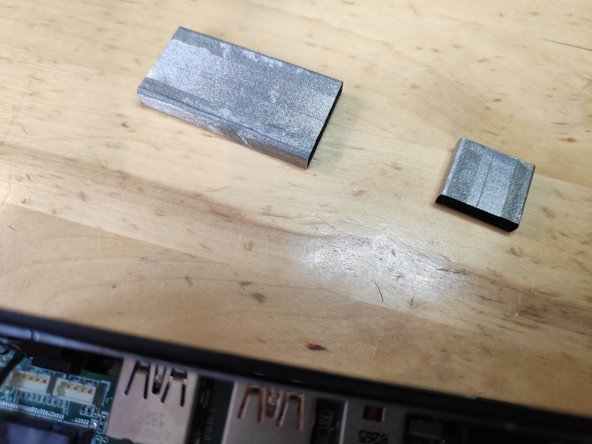 Intel NUC8i7BEH Disassembly, Remove protection padding, continued: crwdns2935265:011crwdnd2935265:02crwdnd2935265:02crwdne2935265:0