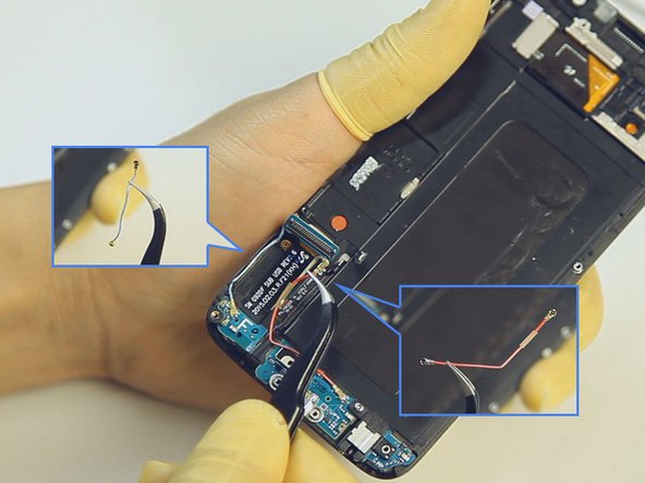 Samsung Galaxy S6 Teardown, Release The Back Camera And Signal Cables.: crwdns2935265:09crwdnd2935265:02crwdnd2935265:02crwdne2935265:0