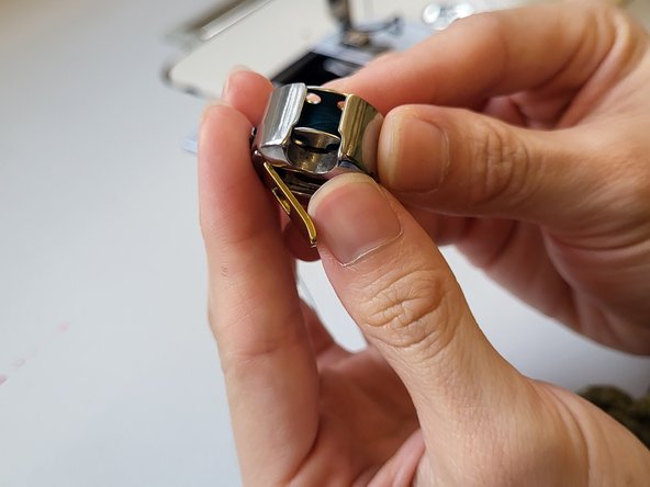 Juki DDL-8700 Bobbin Replacement: шаг 10, изображение 1 из 3