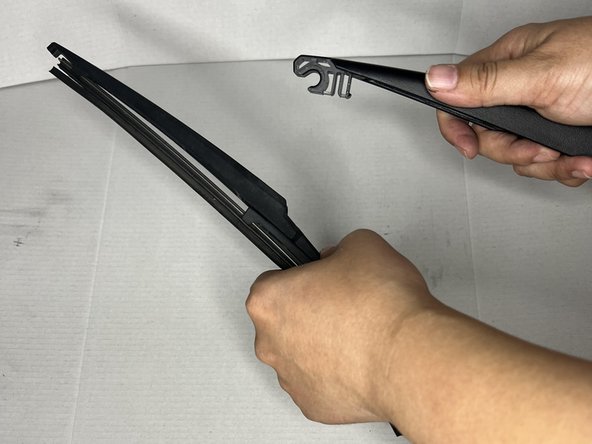 2010 Toyota Matrix Rear Windshield Wiper Replacement: crwdns2935265:05crwdnd2935265:03crwdnd2935265:03crwdne2935265:0